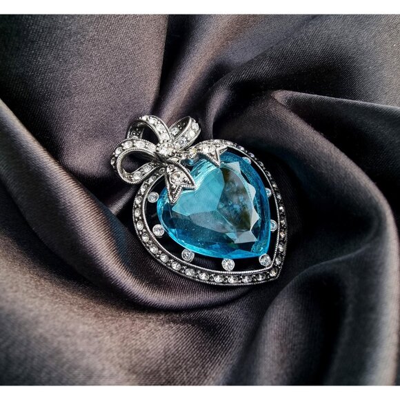 Vintage JOAN RIVERS Signed Blue Heart Romantic Rhinestone Silver Tone Clear Litt - Picture 4 of 6